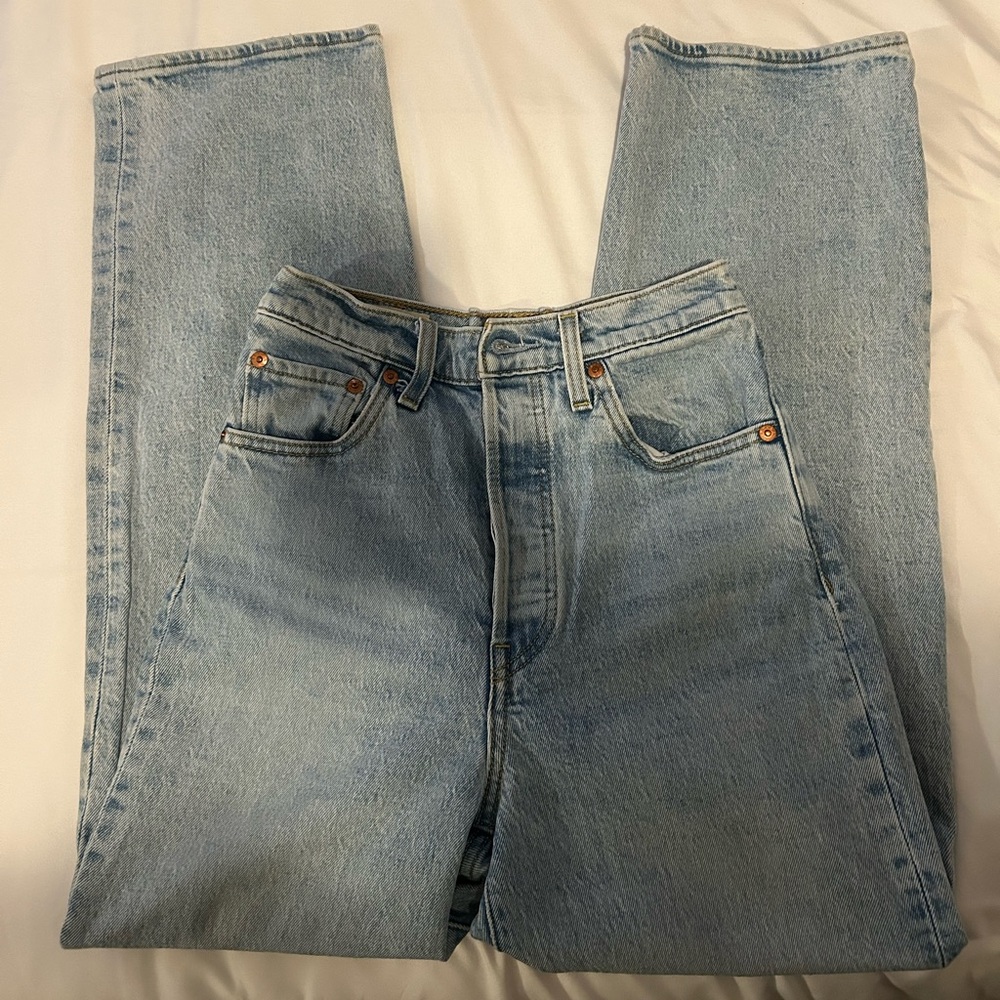 Levis straight legged blue jeans